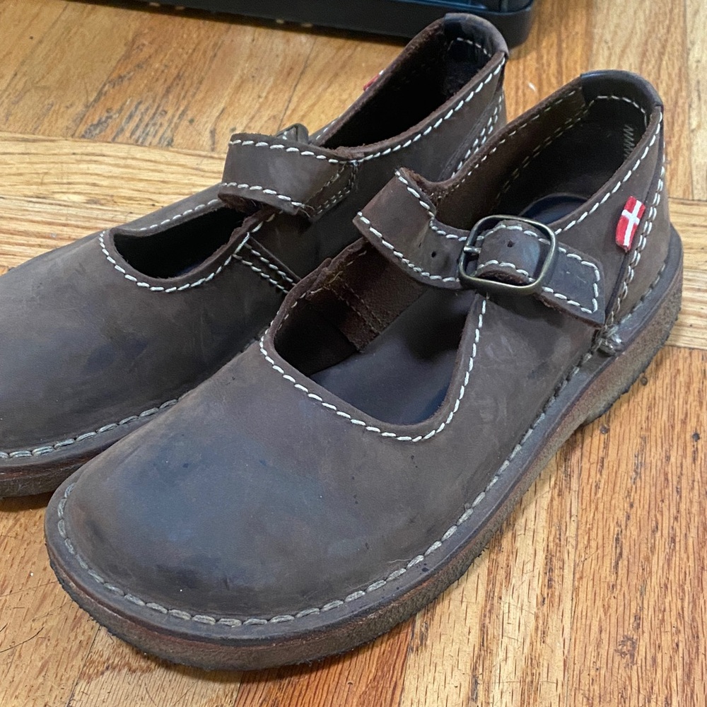 Duckfeet Brown Mary Jane Shoes